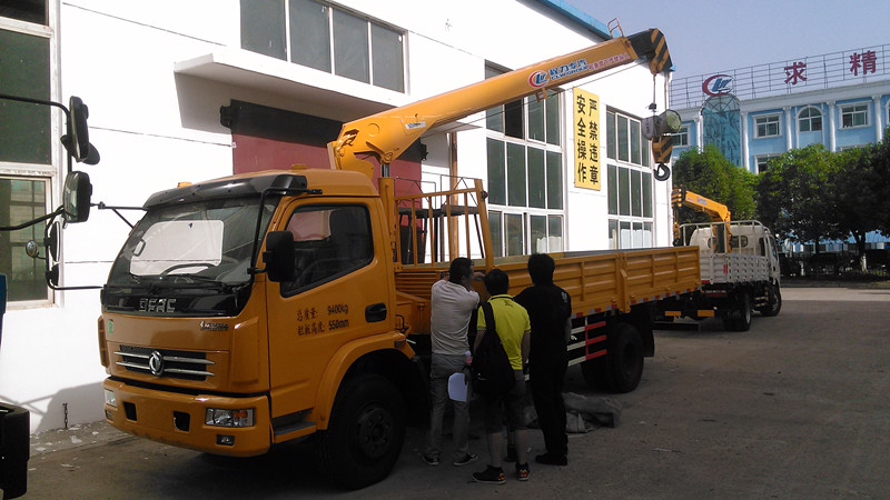 4tons dongfeng crane truck_副本